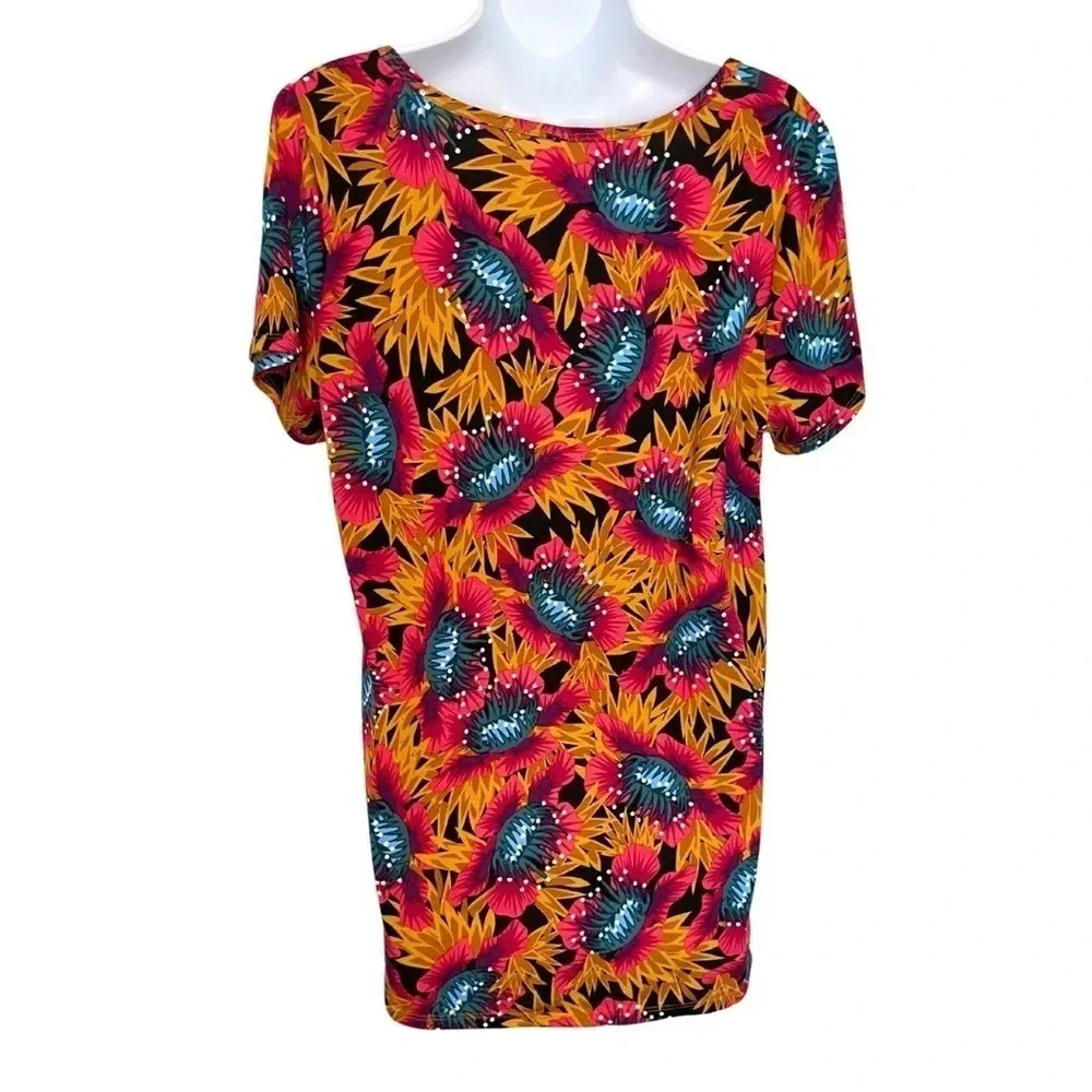 LuLaRoe Classic Scoop Neck Tee - Woman’s Size Large - Picture 2 of 6
